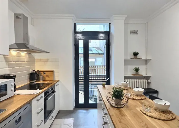 Plein Centre 8pers 4ch 2sdb, Terrasse, Billard Roe Apartman *